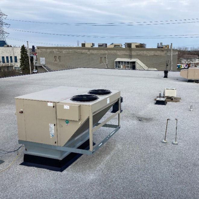 L’unité de toit hybride : une solution de décarbonation efficace et efficiente